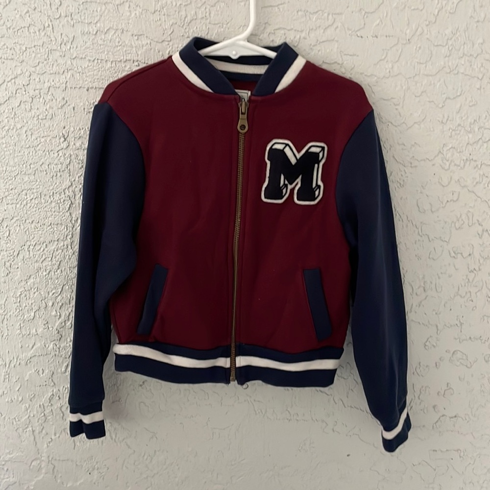 Letter sweatshirt- zip up
